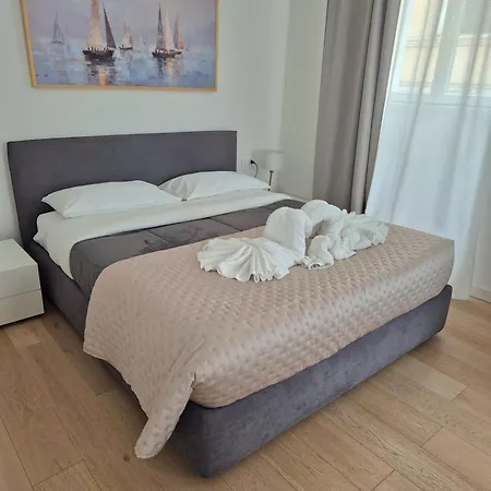 Stella Cavana Triest